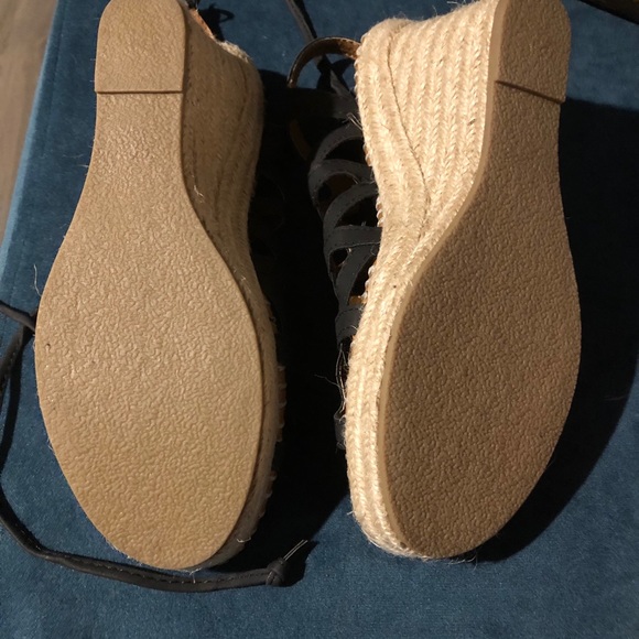 Shoes - Picture 4 of 4